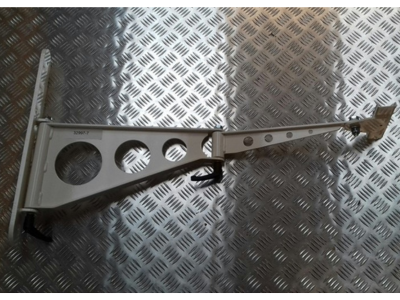 Wall arm for mounting x-ray generator